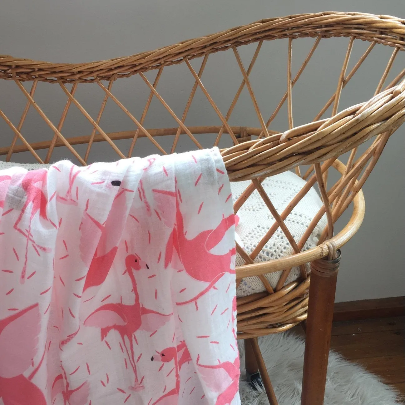 Organic cotton muslin swaddle - pink flamingo