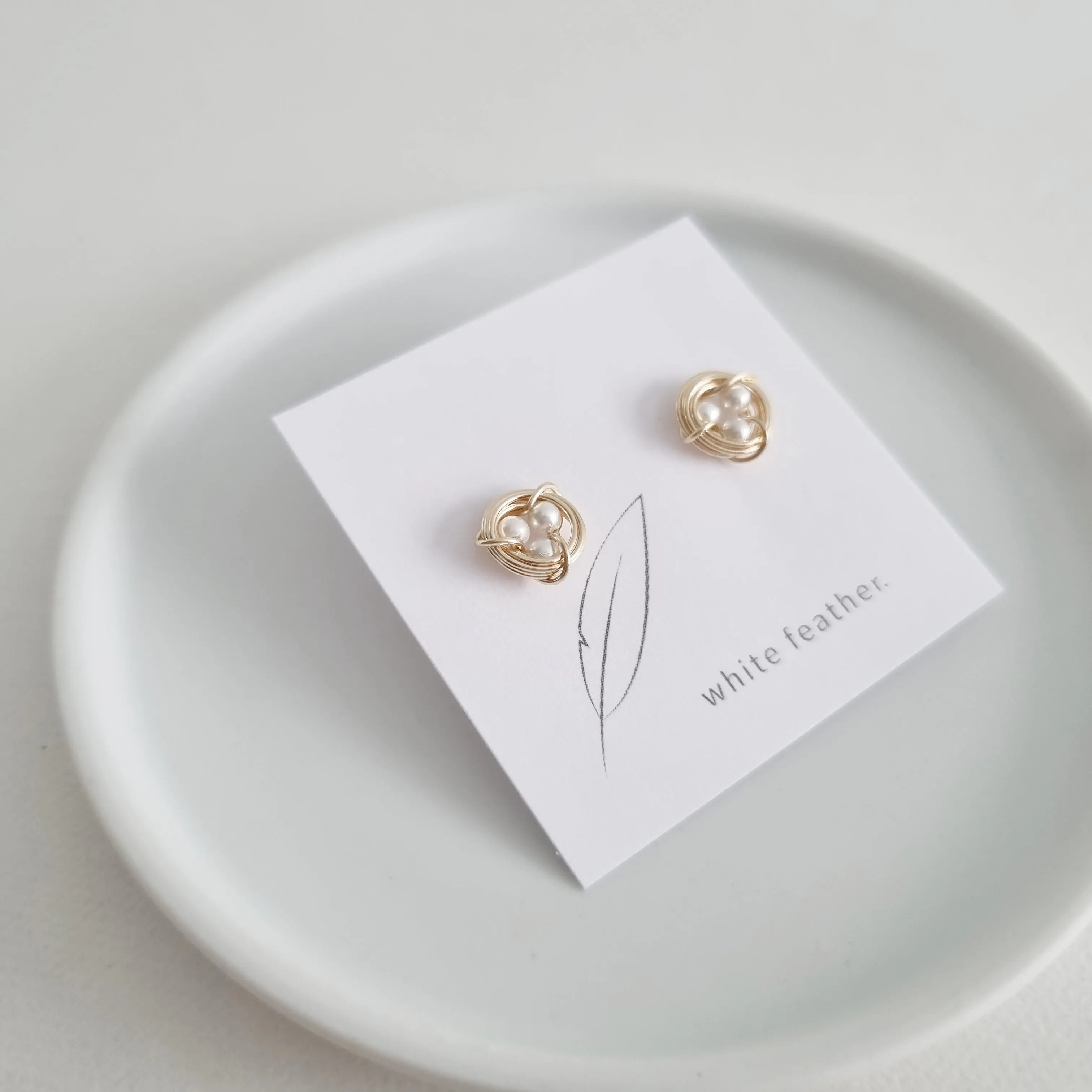 Robin's Nest Earstuds / Pearls