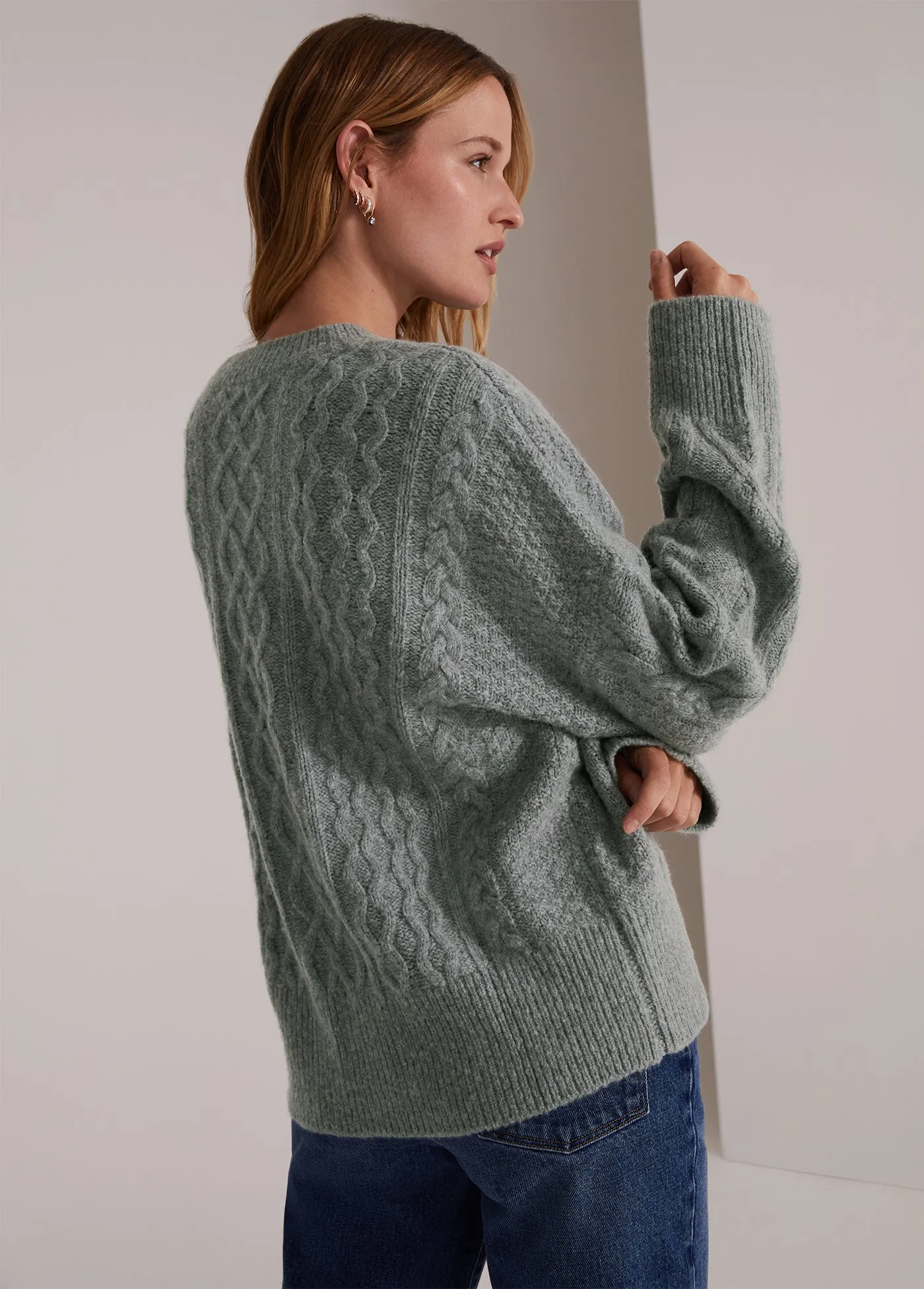 THE OVERSIZED CABLE SWEATER